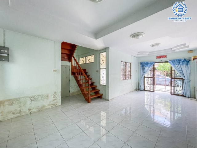 *****ทาวน์เฮ้าส์มือสองย่านนนทบุรี ม.บัวทองธานี กาญจนาภิเษก เนื้อที่ 18 ตร.ว. ฟังก์ชัน 3 ห้องนอน 2 ห้องน้ำ 1 ที่จอดรถ ทาวน์เฮ้าส์หน้ากว้าง บนทำเลเดินทางสะดวก ติดถนนกาญจนาภิเษก ใกล้เซ็นทรัลเวสต์เกต และรถไฟฟ้าสายสีม่วง "สถานีคลองบางไผ่" จองเลย!